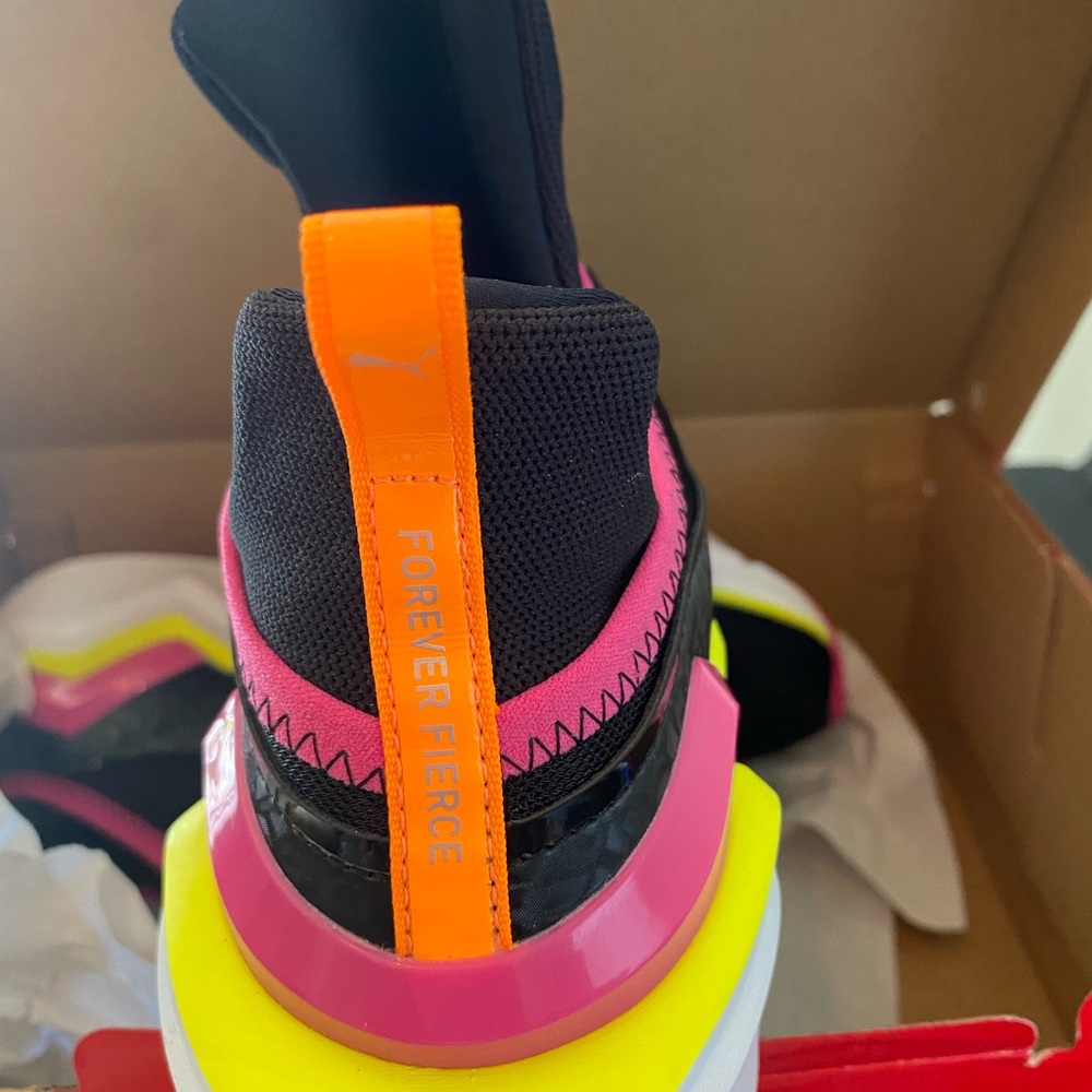 brand new puma women sneakers 9 1/2